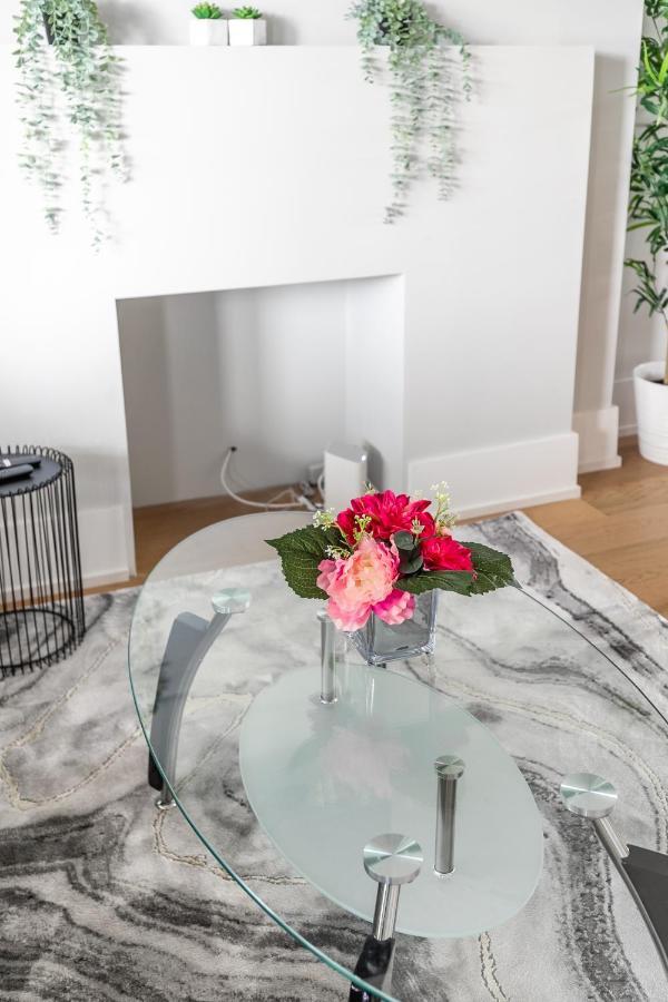 Fancy Downtown House With Hot Tub & Bbq By Globalstay Toronto Zewnętrze zdjęcie